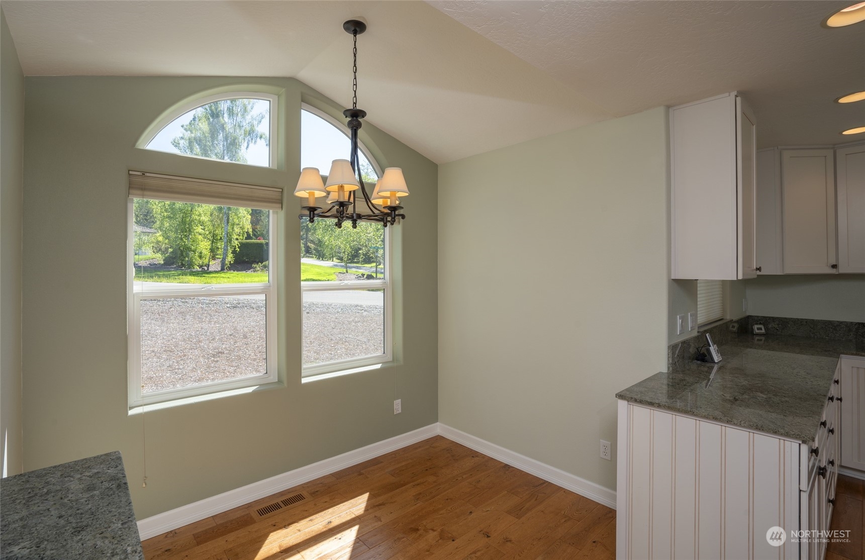 1610 Fox Hollow Property Photo 4