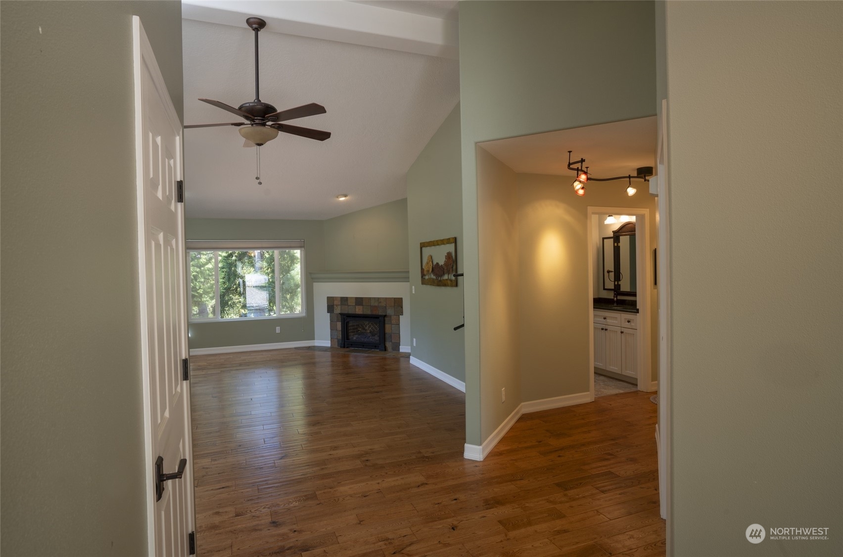 1610 Fox Hollow Property Photo 8