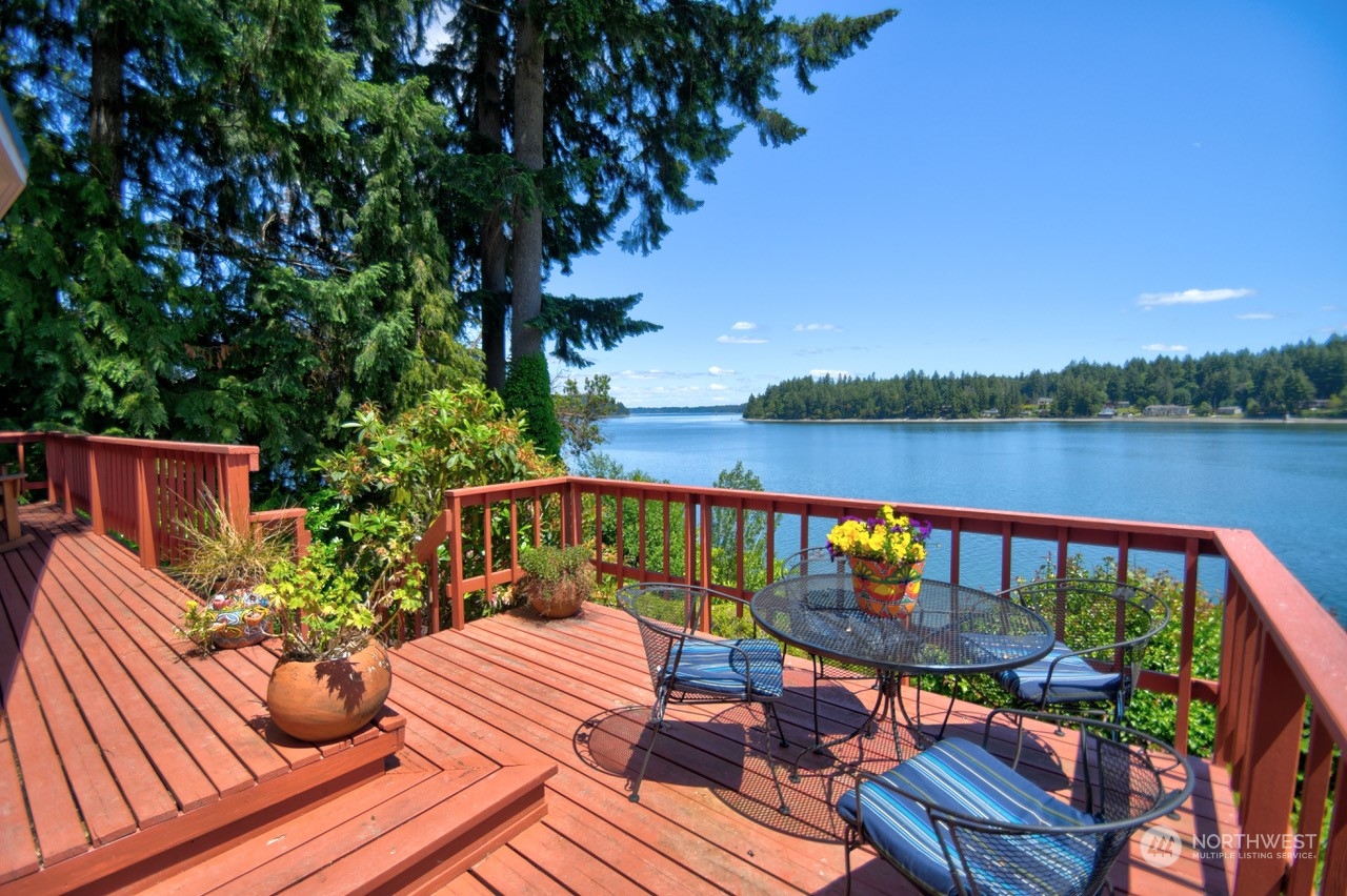 2710 Madrona Beach Road Property Photo