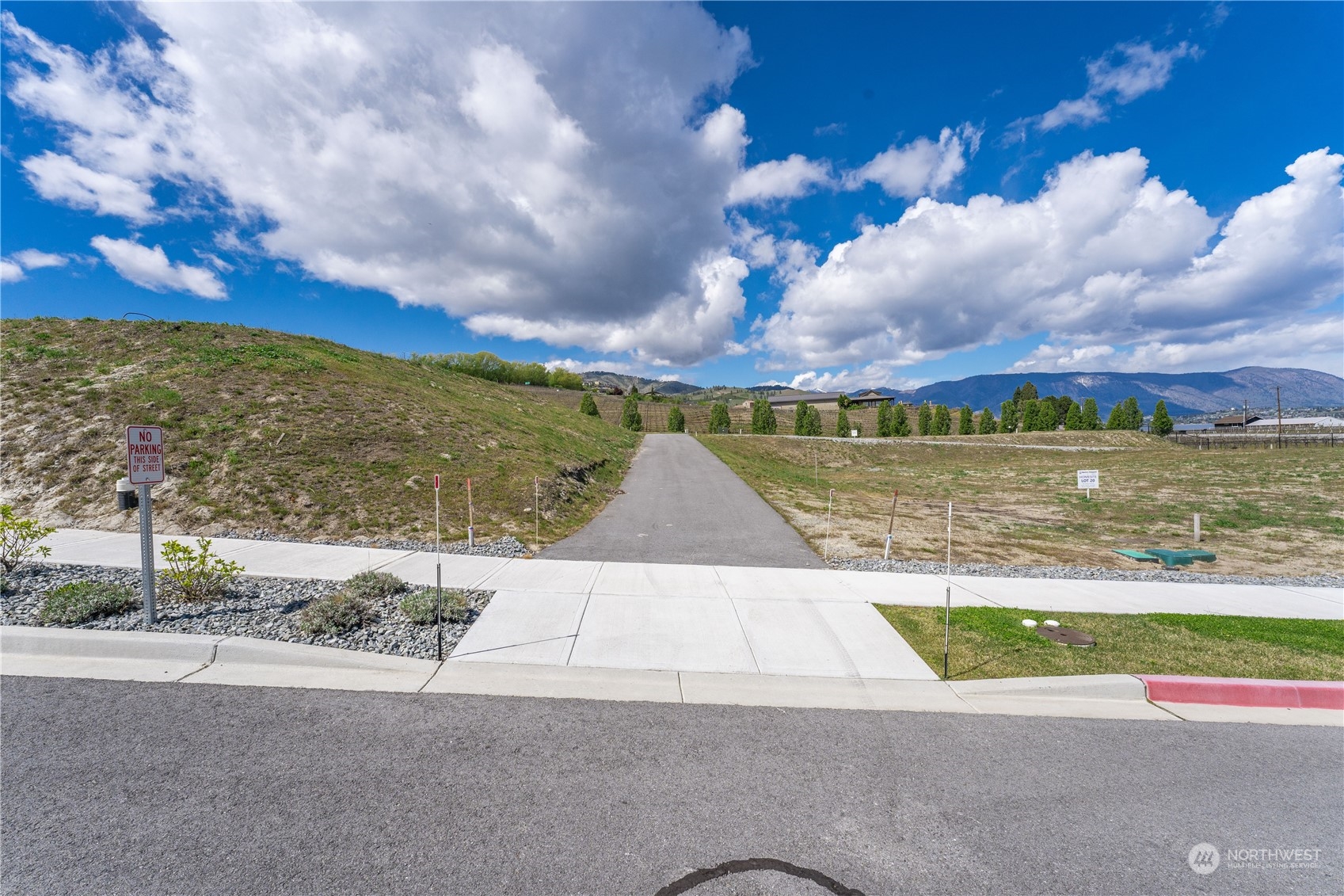 48 Loretta Lane Property Photo 6