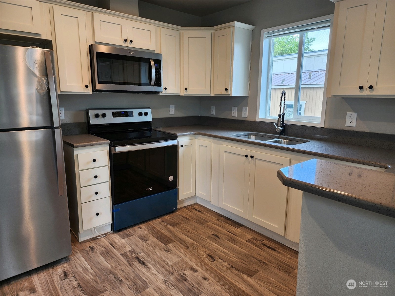 2010 Broadway Avenue 37 Property Photo 5