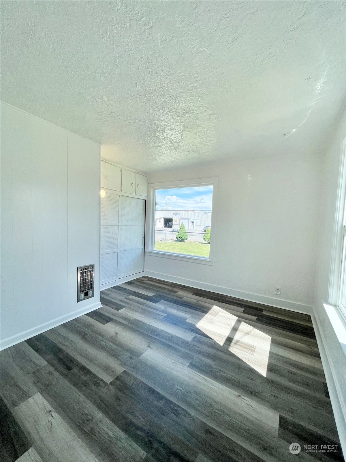 1579 2nd Ave N Property Photo 21