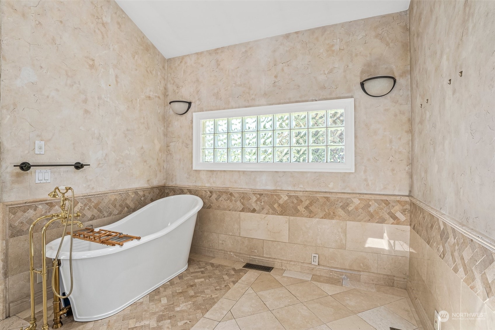 1026 Alder Street Property Photo 24