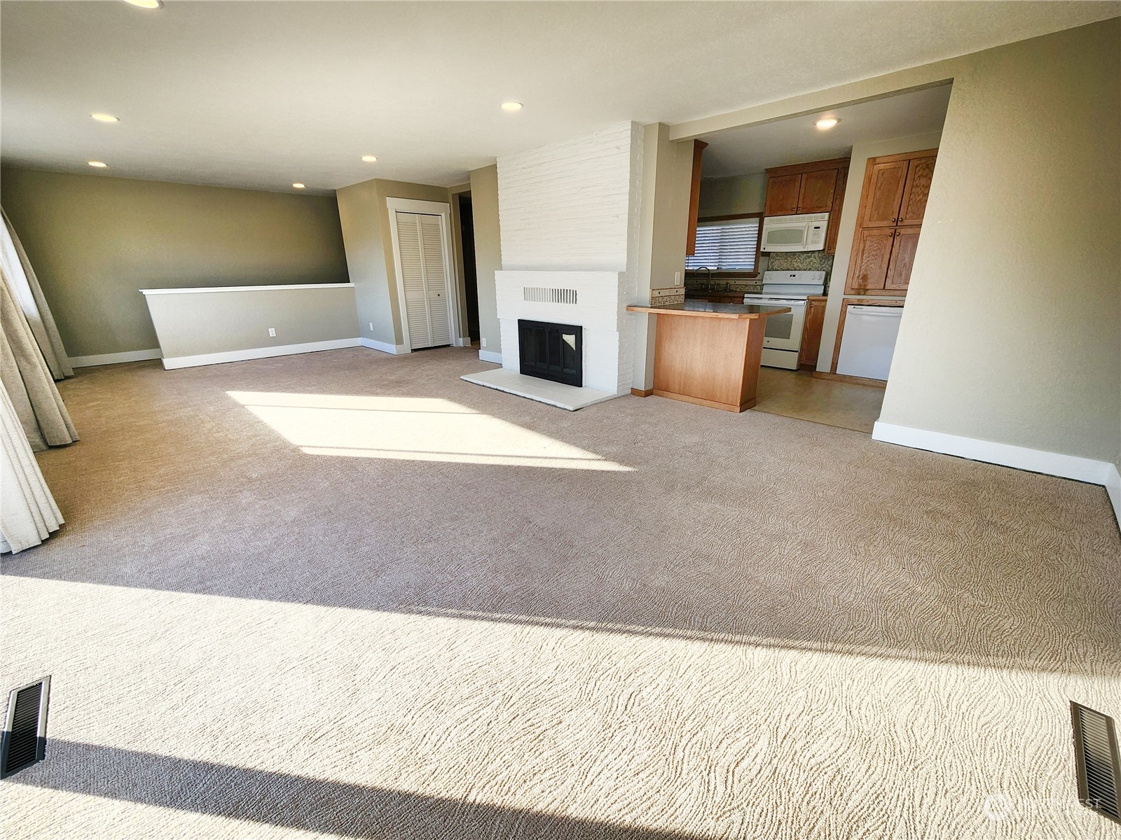 2023 Deerpath Drive Property Photo 3