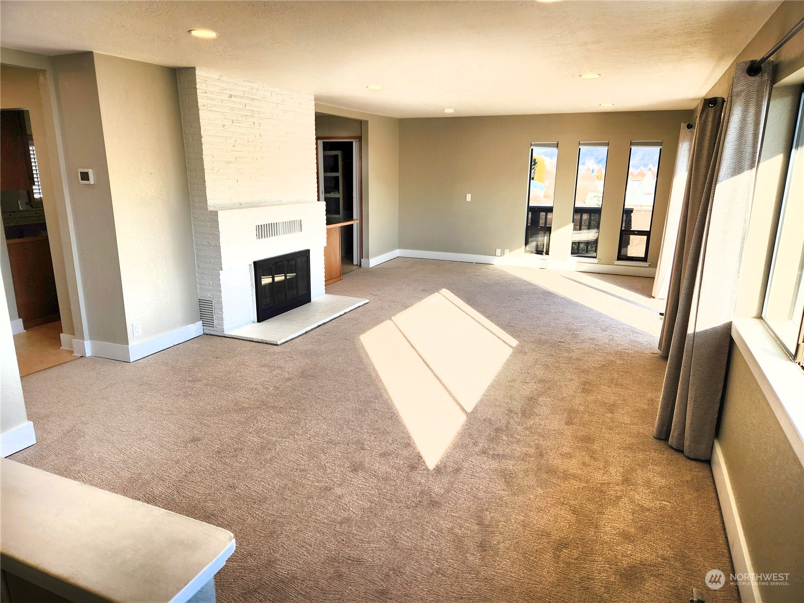 2023 Deerpath Drive Property Photo 4