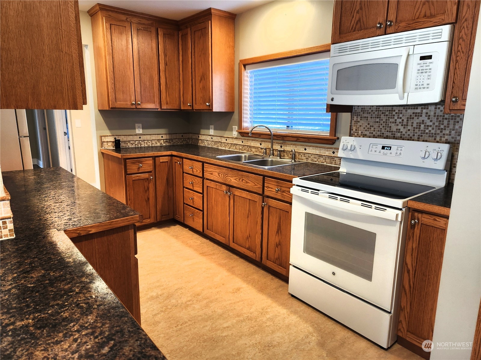 2023 Deerpath Drive Property Photo 6