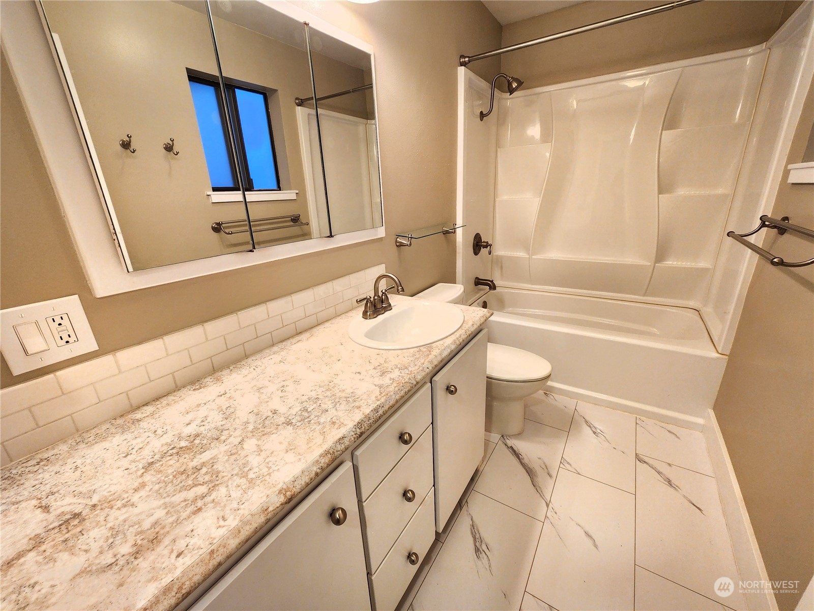 2023 Deerpath Drive Property Photo 9