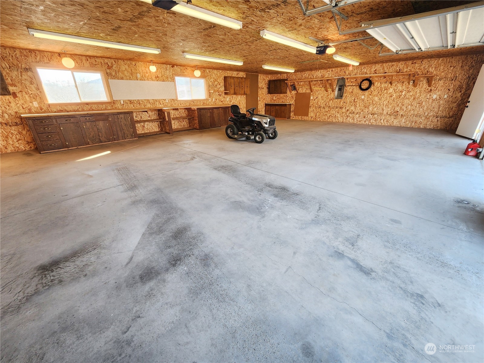 2023 Deerpath Drive Property Photo 26