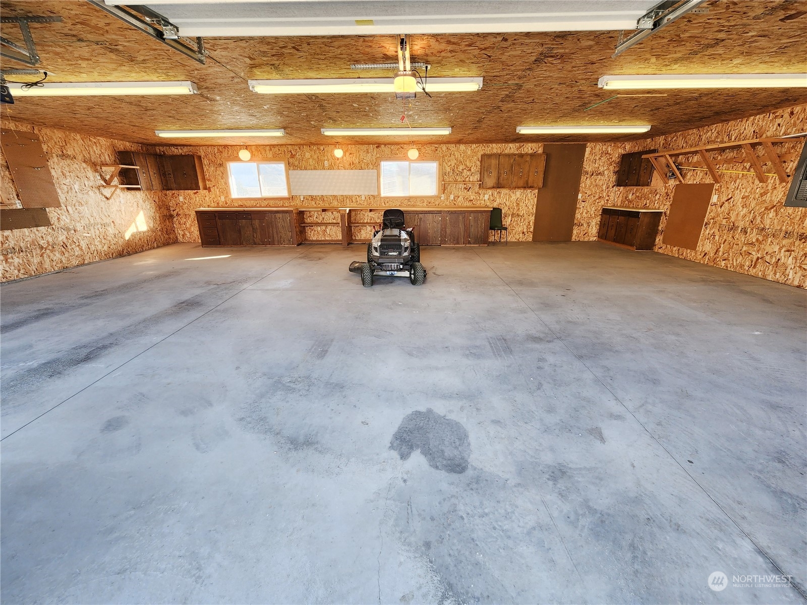 2023 Deerpath Drive Property Photo 27