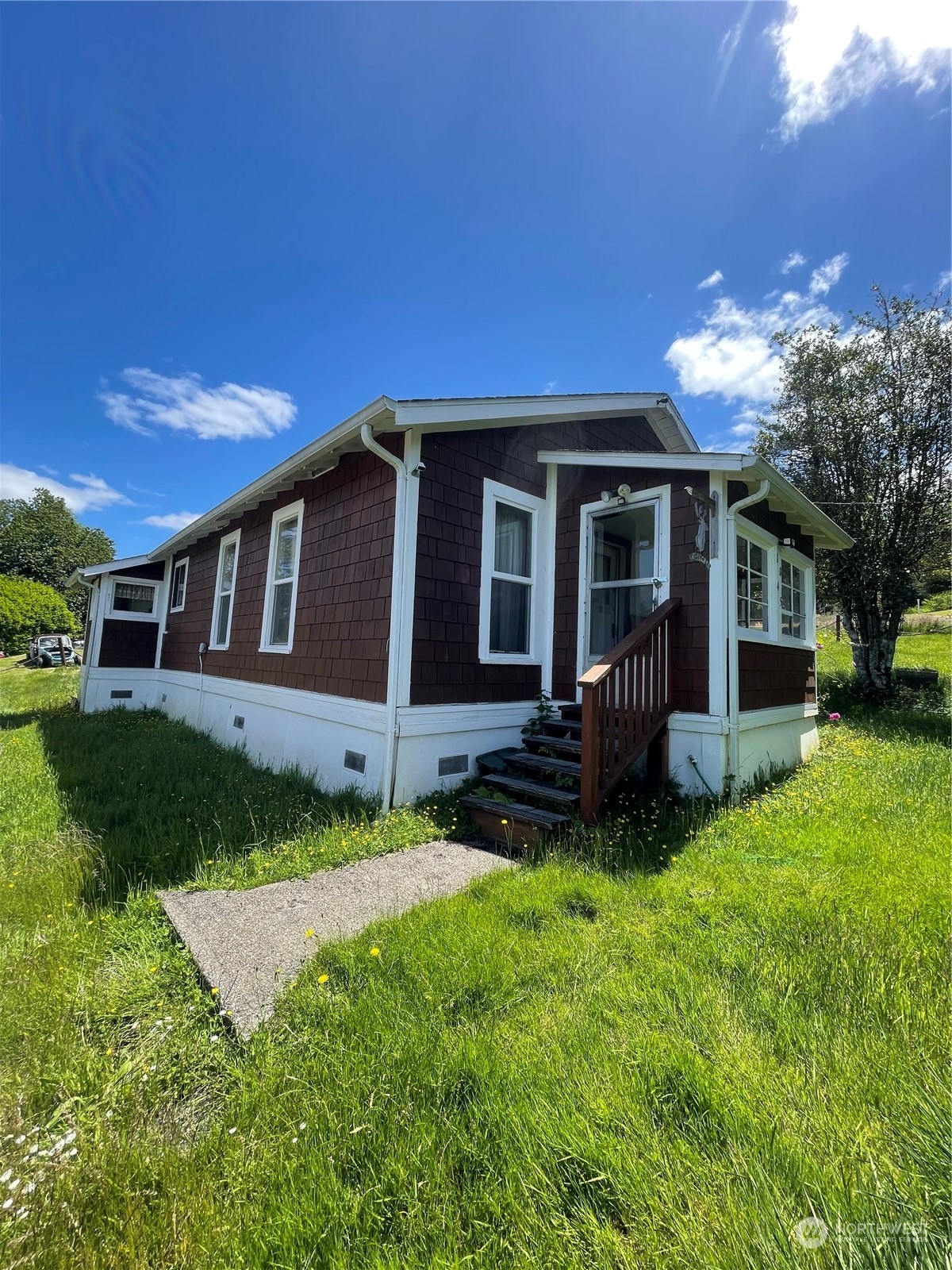 1045 Crossing Street Property Photo 1