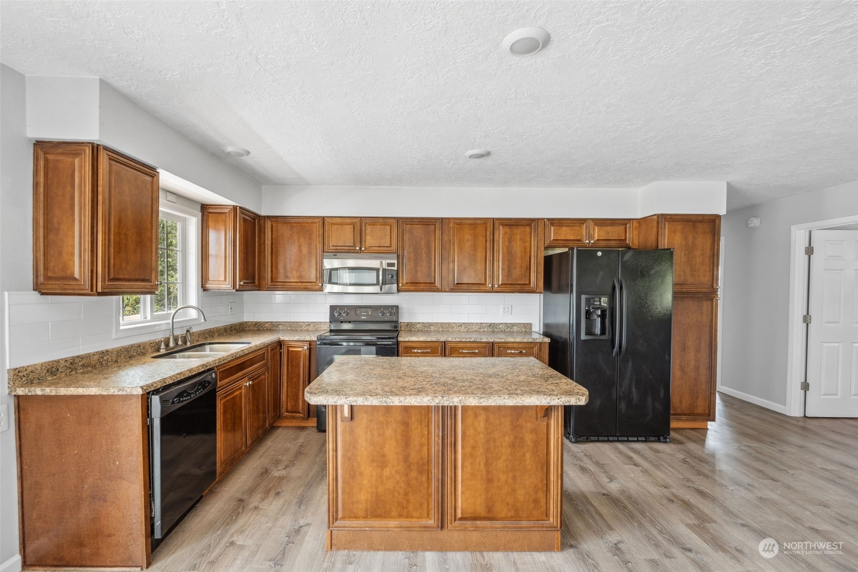 1905 7th Avenue Property Photo 4