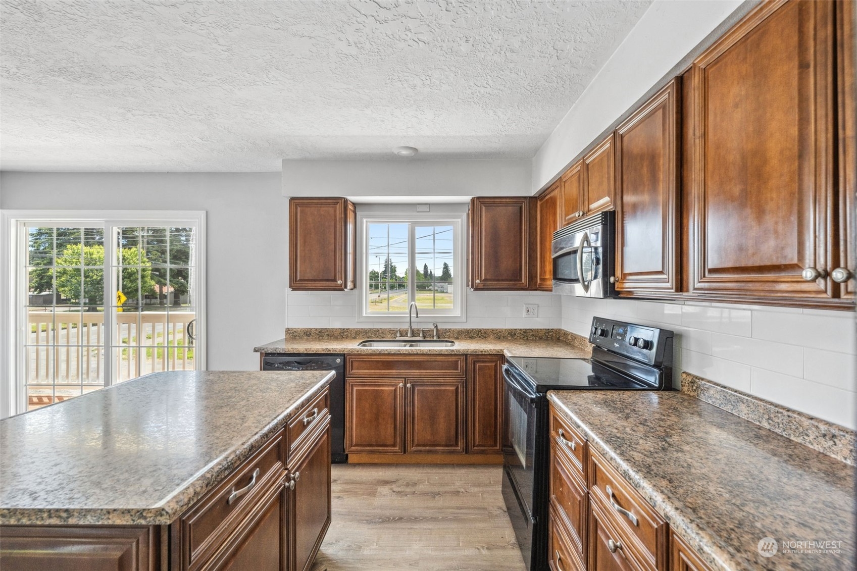 1905 7th Avenue Property Photo 6