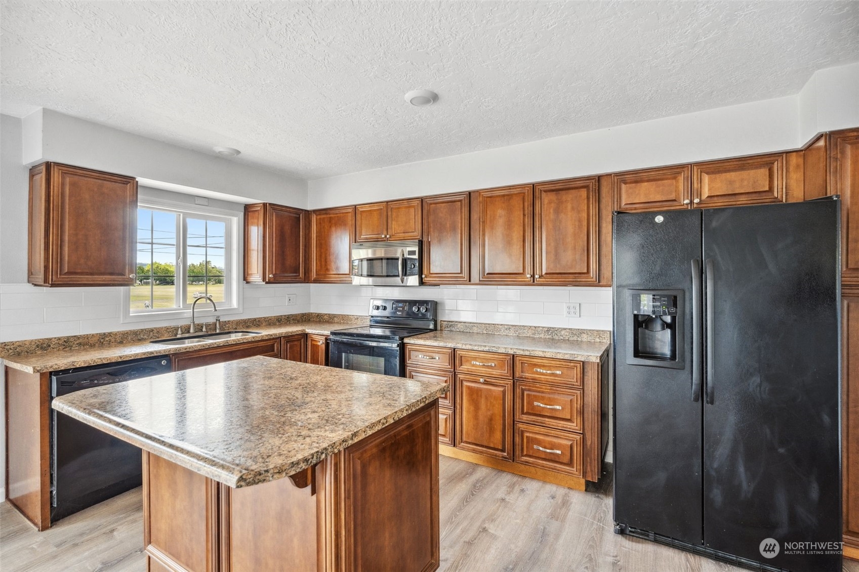 1905 7th Avenue Property Photo 7