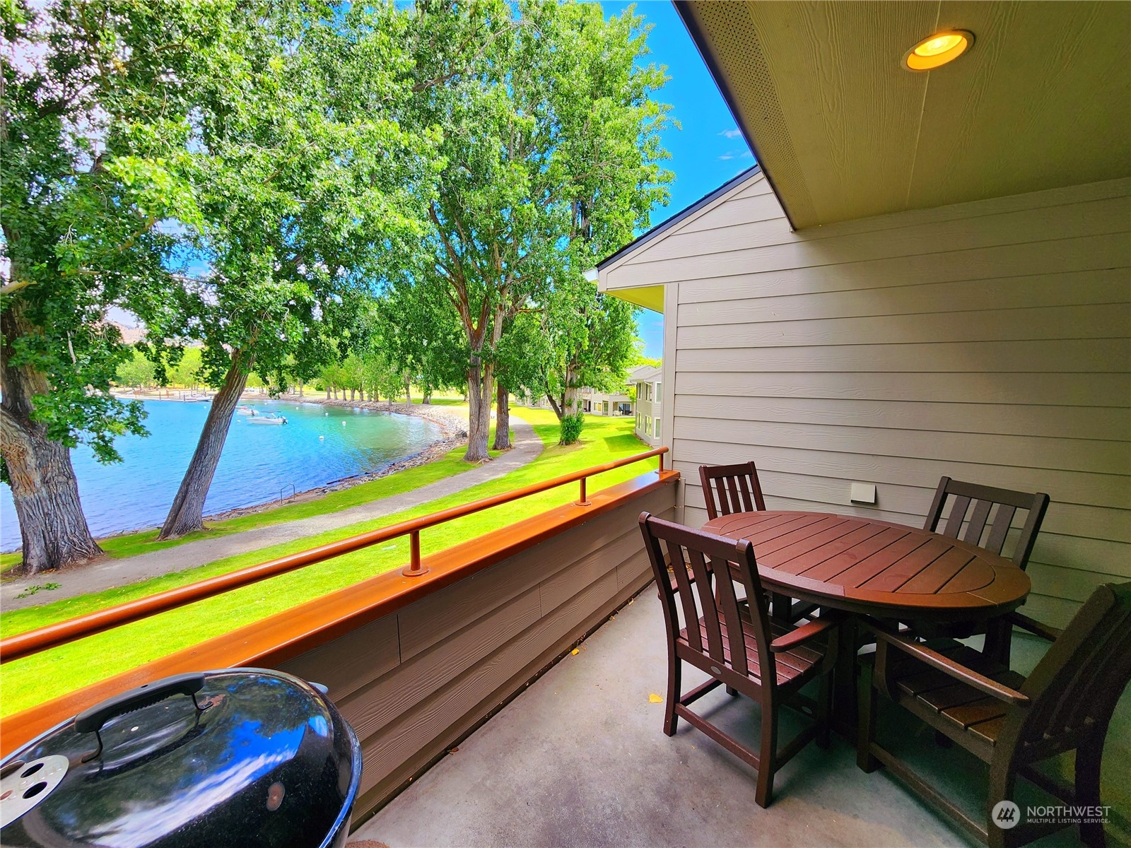 1 Beach 582-Q Property Photo 1