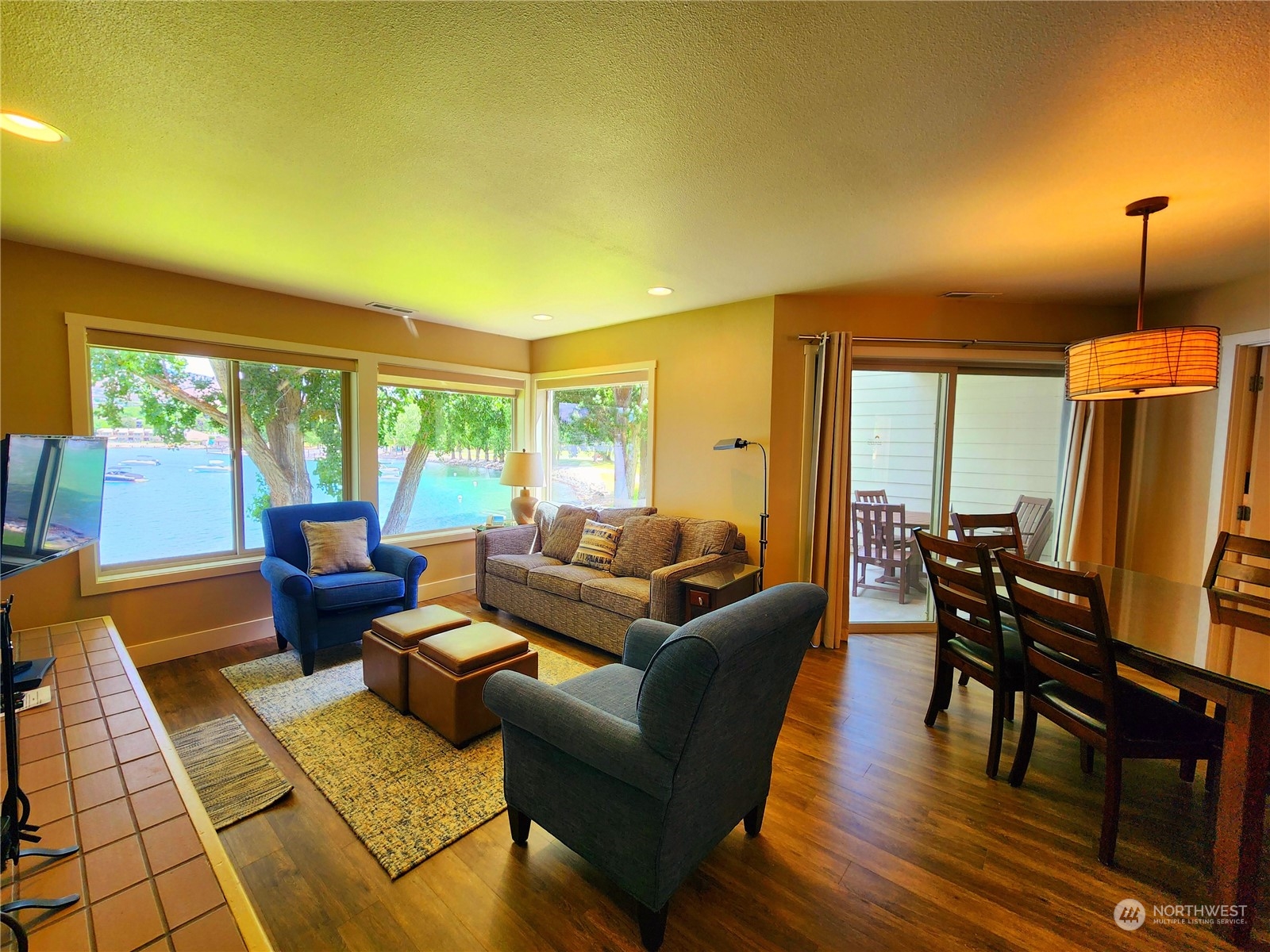 1 Beach 582-q Property Photo 4