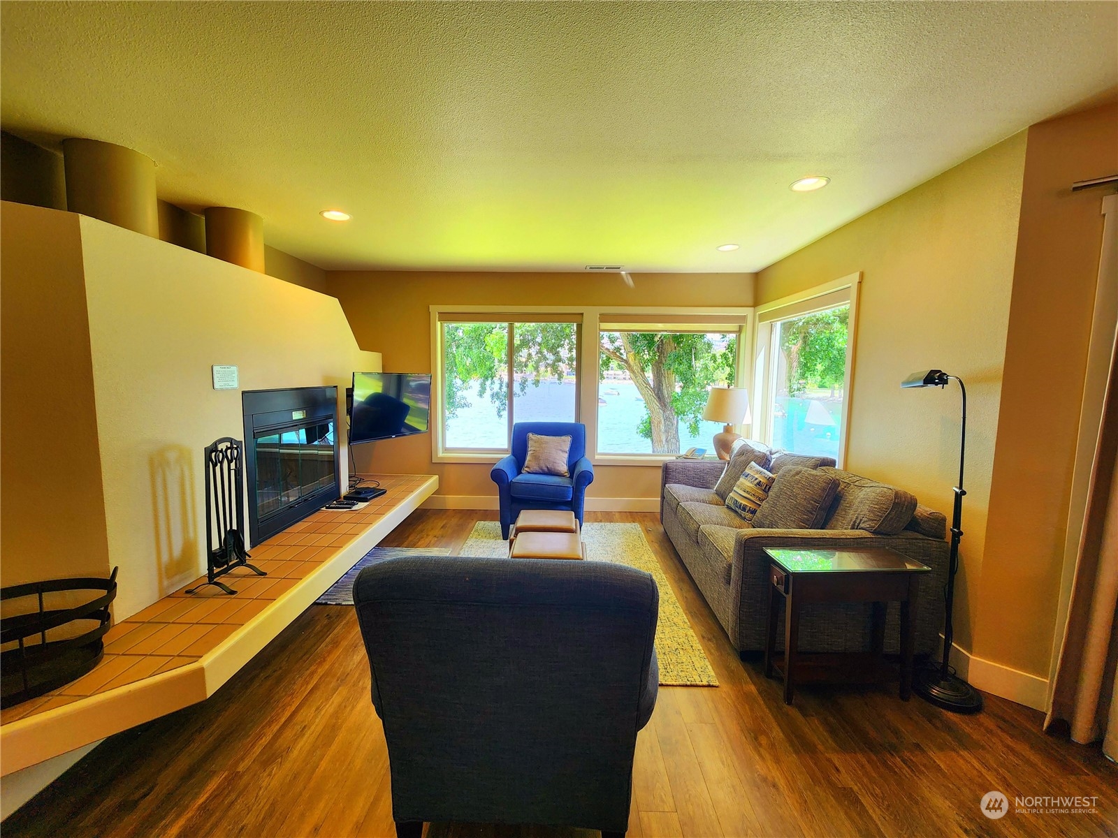 1 Beach 582-q Property Photo 5