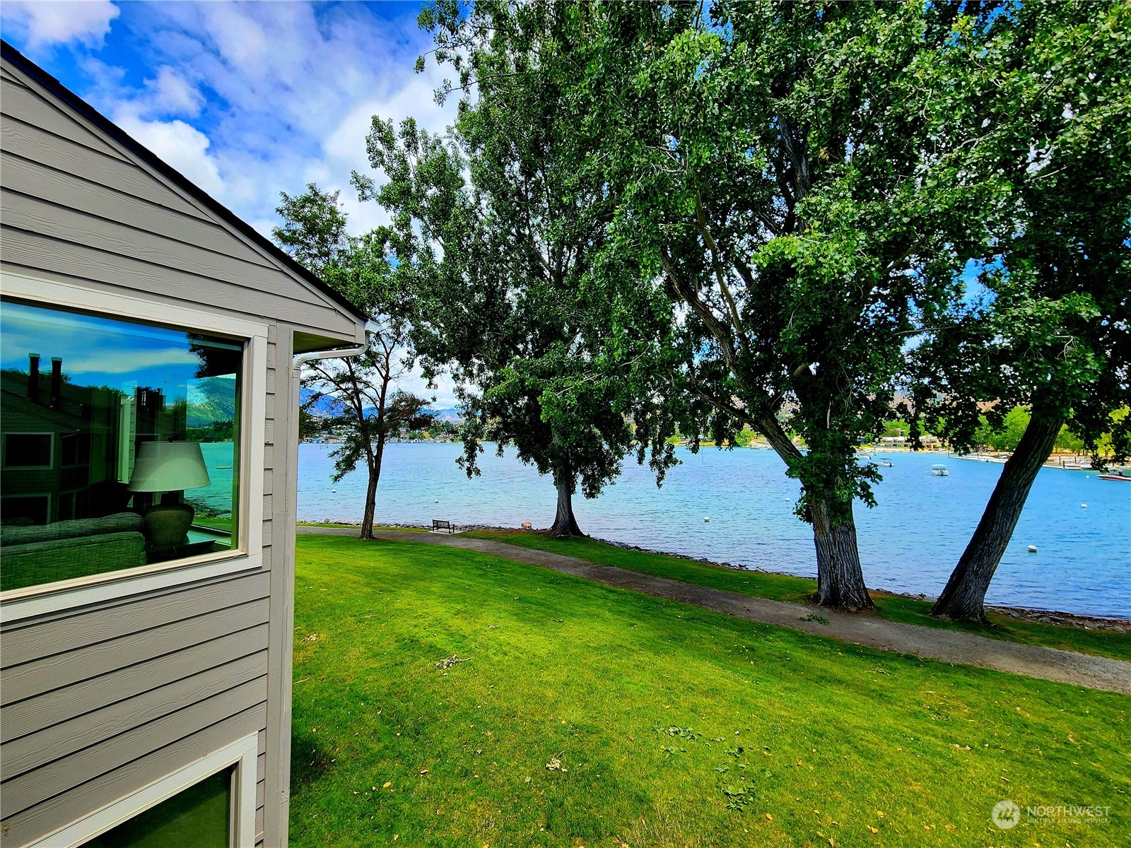 1 Beach 582-q Property Photo 18