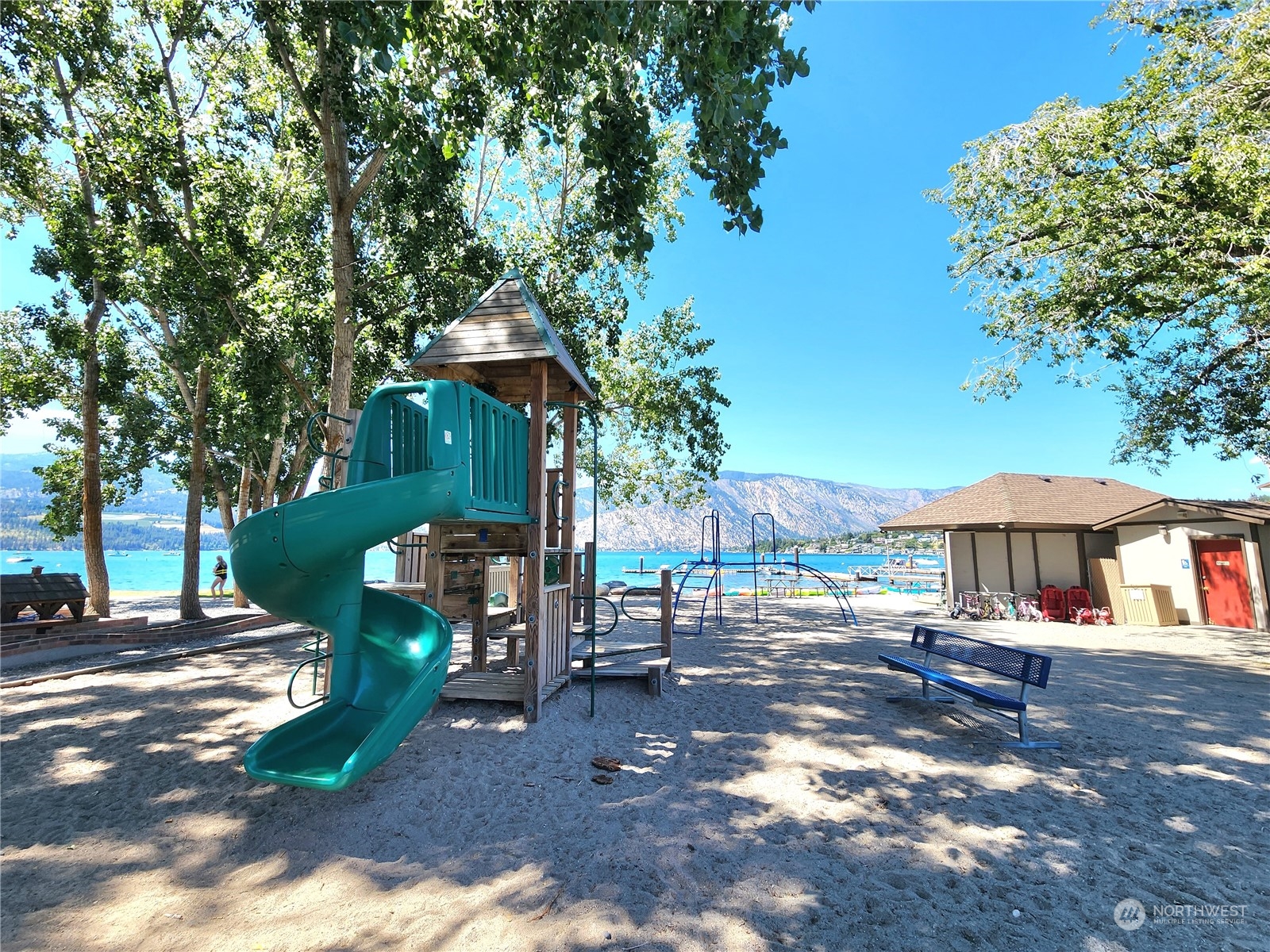 1 Beach 582-q Property Photo 31