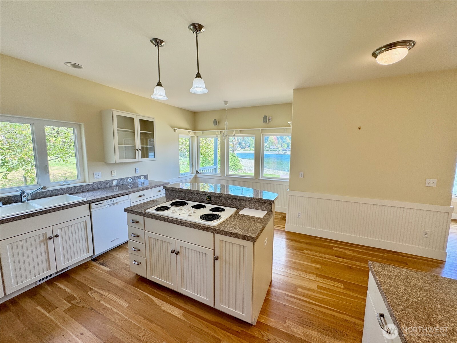 15254 & 15260 Broom Street Property Photo 28