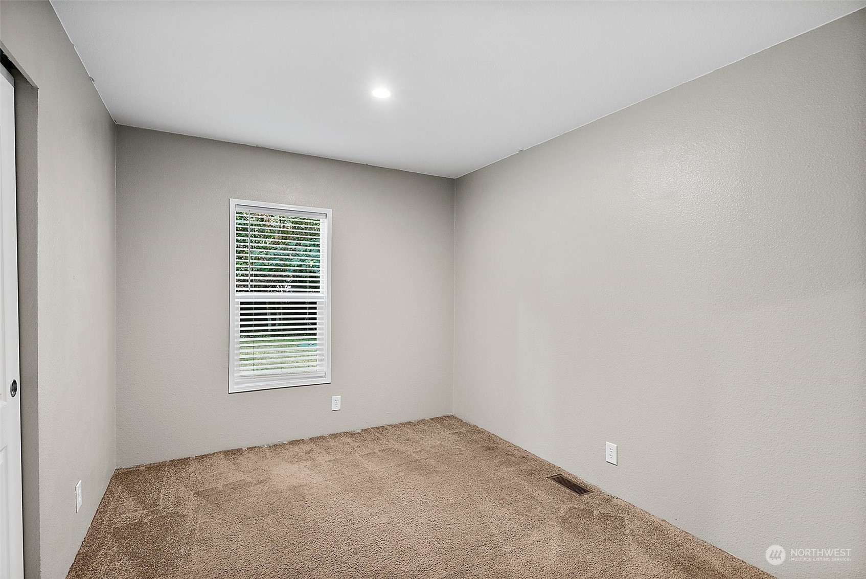 240 E Mclane Drive Property Photo 14