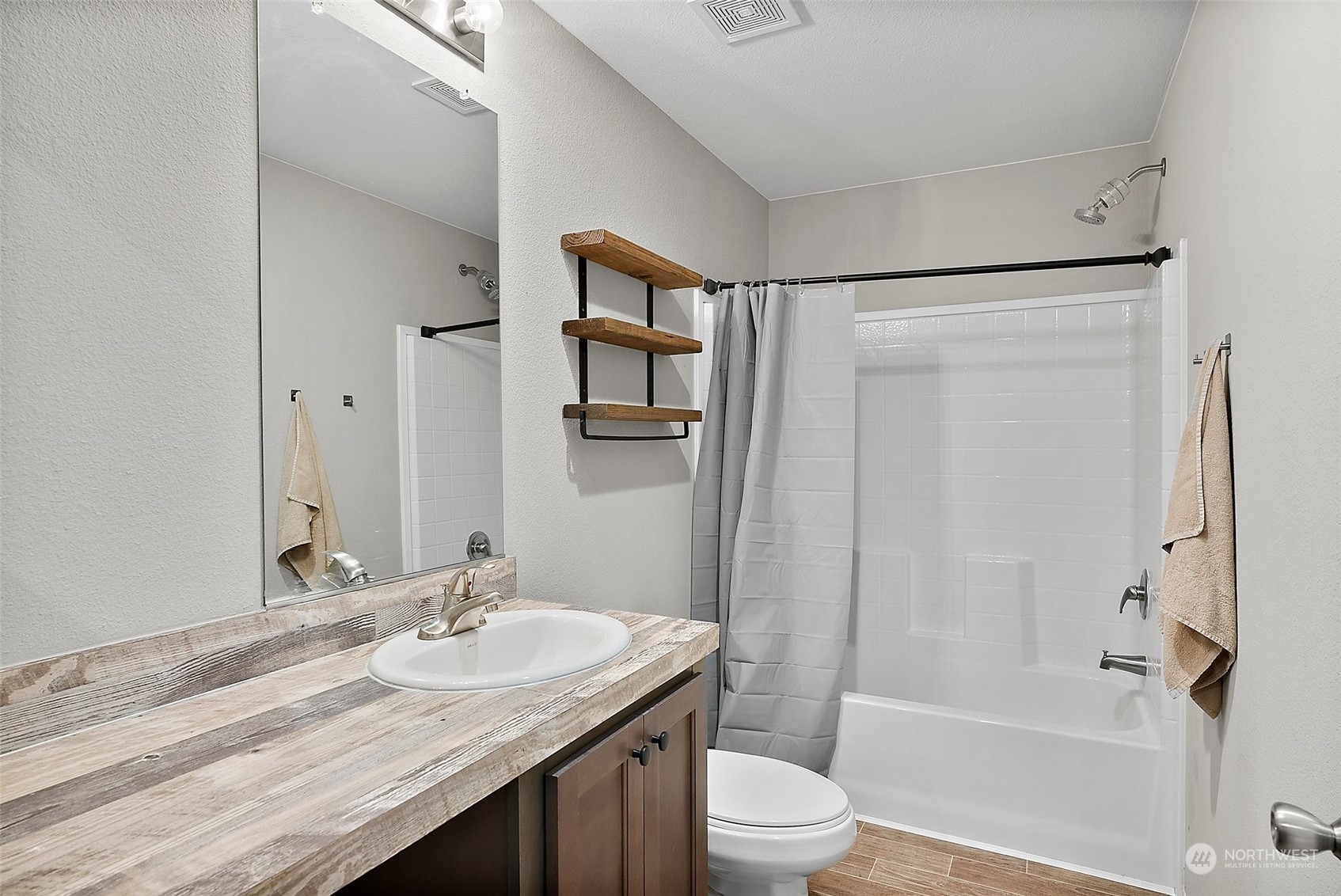 240 E Mclane Drive Property Photo 15