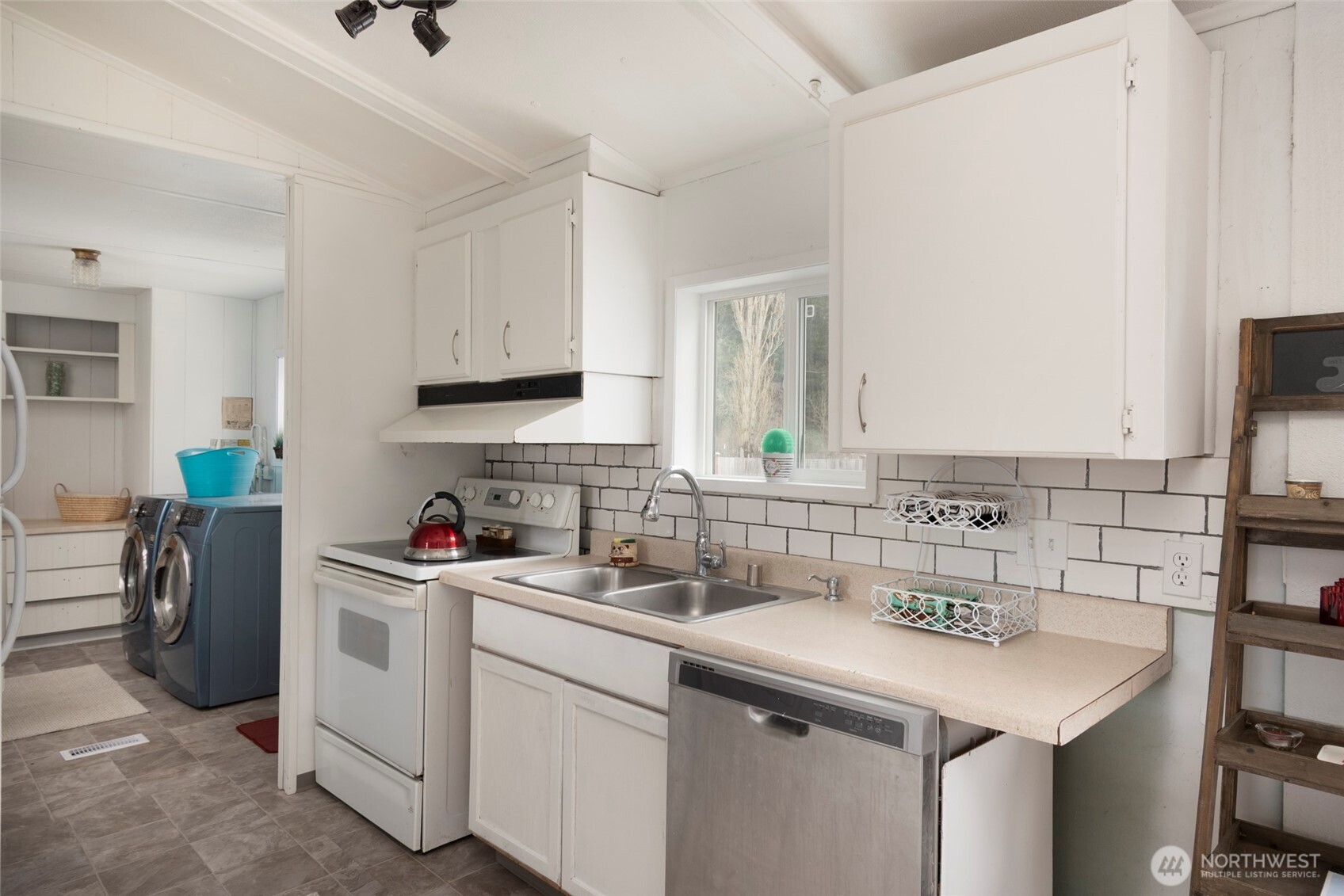 936 Donald Avenue Property Photo 18