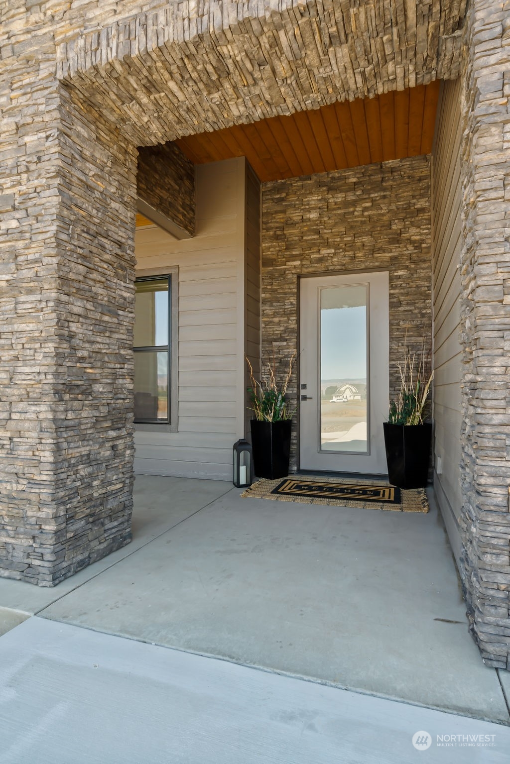 860 Waterbrook Lane Property Photo 4