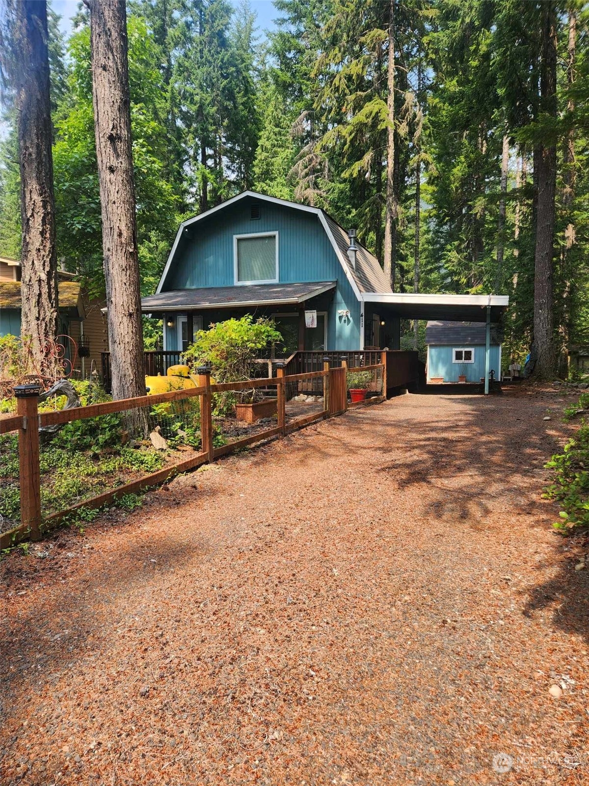 411 N Mt Seattle Way Property Photo 1