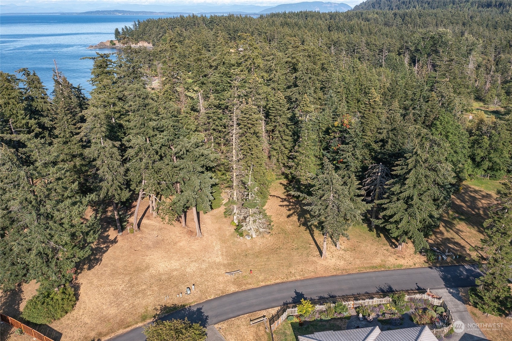 9 Fossil Bay Drive Property Photo 5