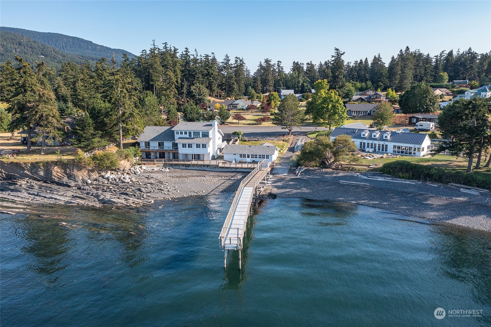 9 Fossil Bay Drive Property Photo 6