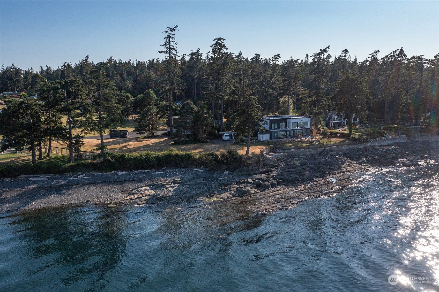 9 Fossil Bay Drive Property Photo 8