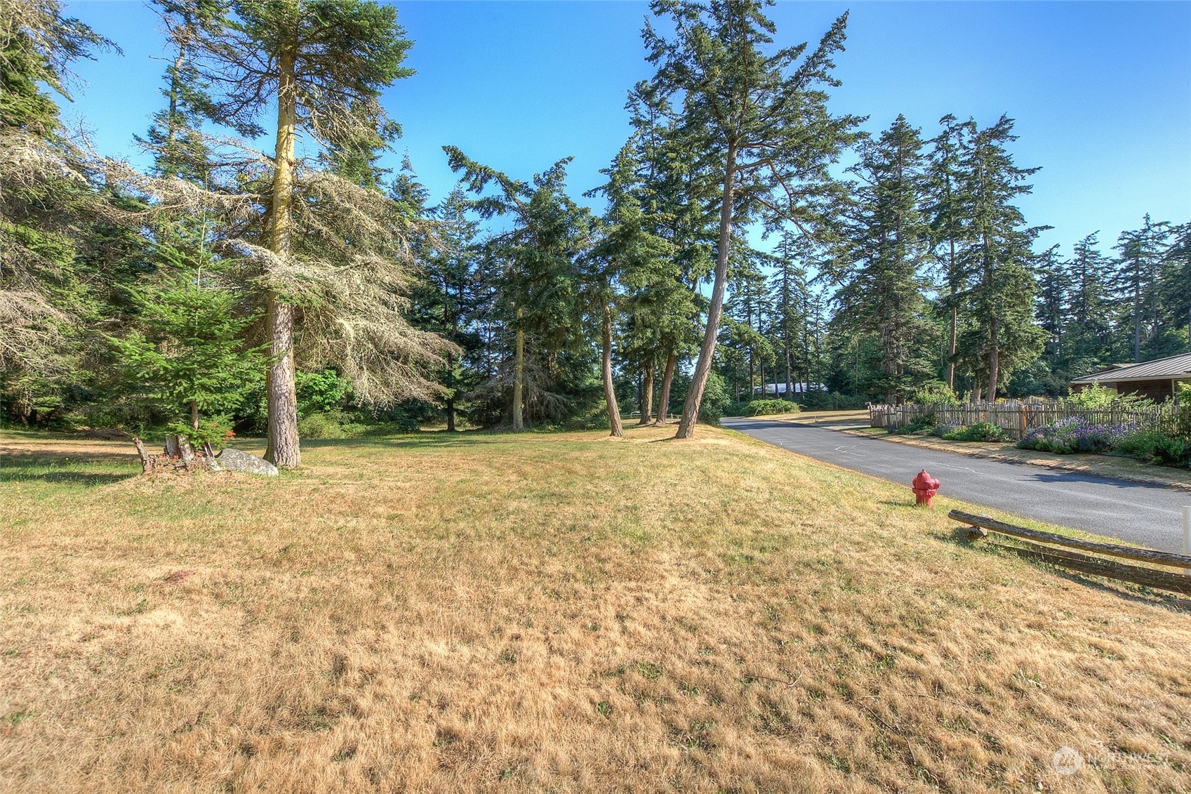 9 Fossil Bay Drive Property Photo 12