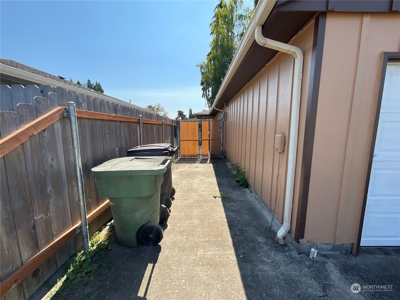 2246 34th Avenue Property Photo 4