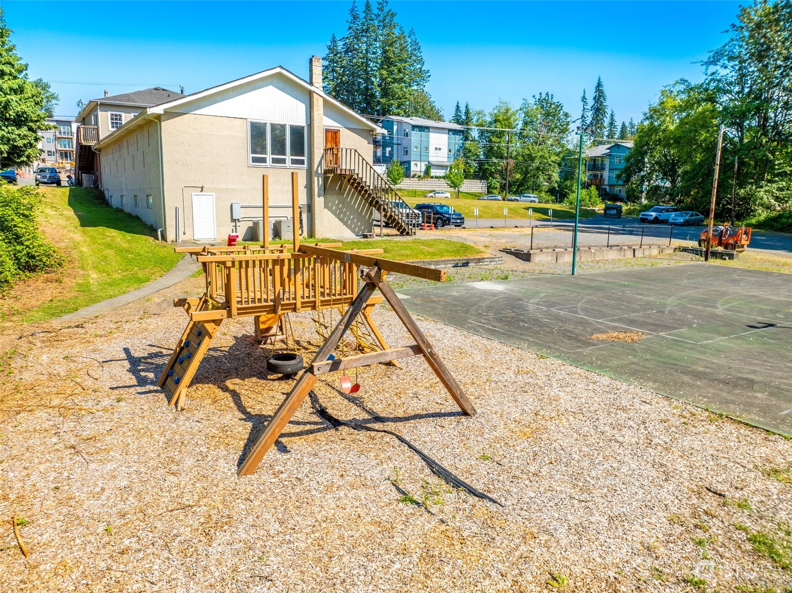 16620 Ash Way Property Photo 12