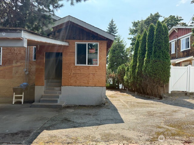2325 Wheaton Way Property Photo 3