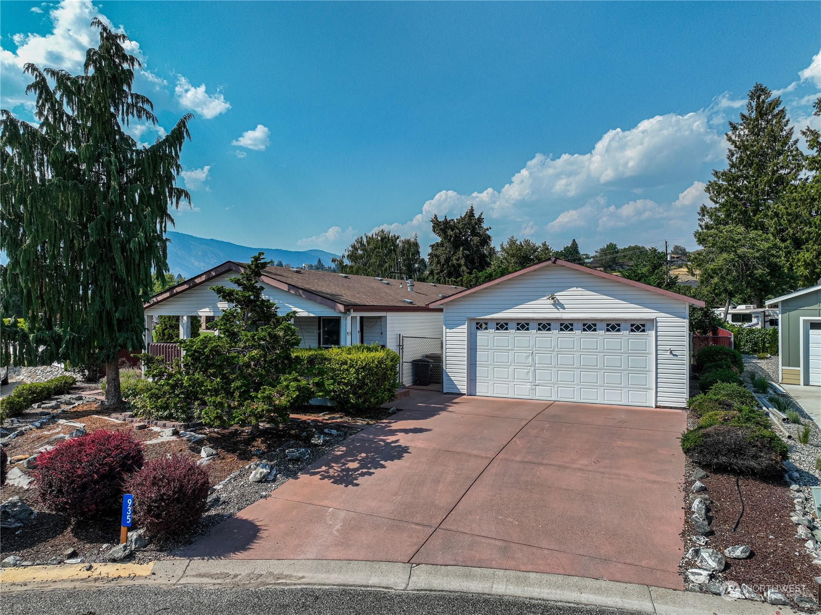 935 Sunrise Drive Property Photo 1