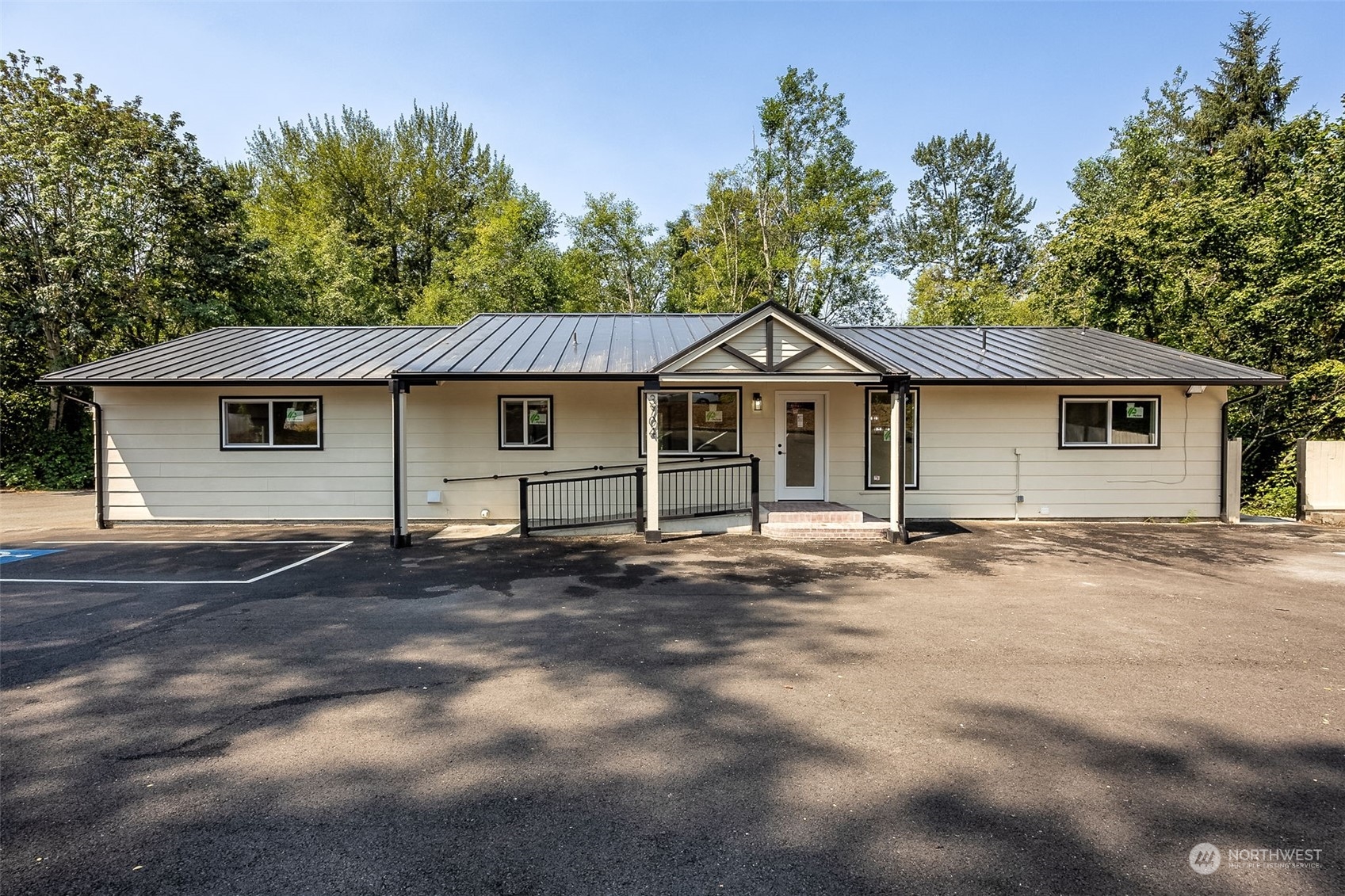 3704 9th Street Property Photo 1