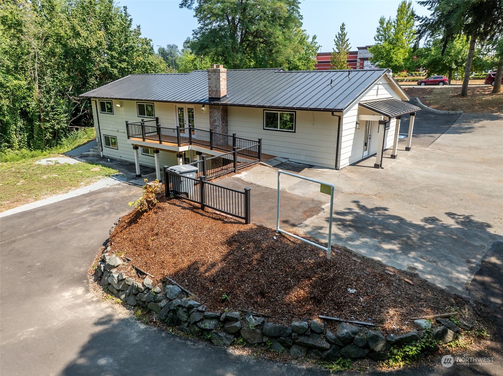 3704 9th Street Property Photo 3