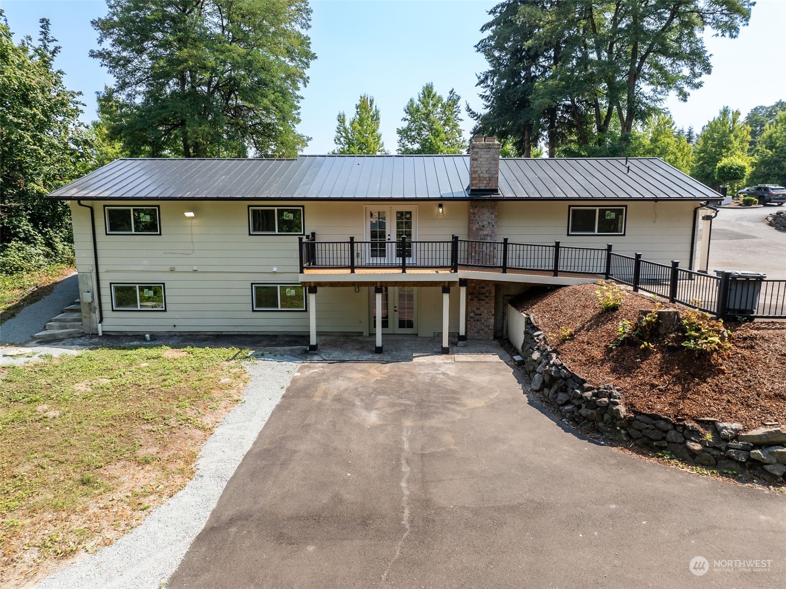 3704 9th Street Property Photo 4
