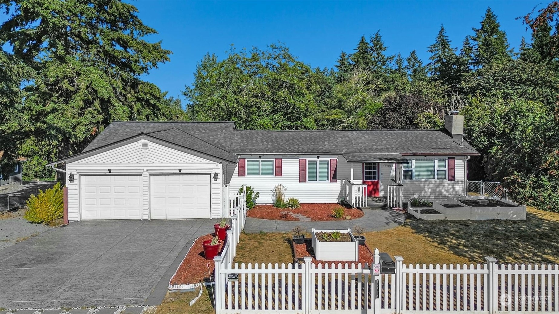 6905 Vickery Avenue Property Photo 1