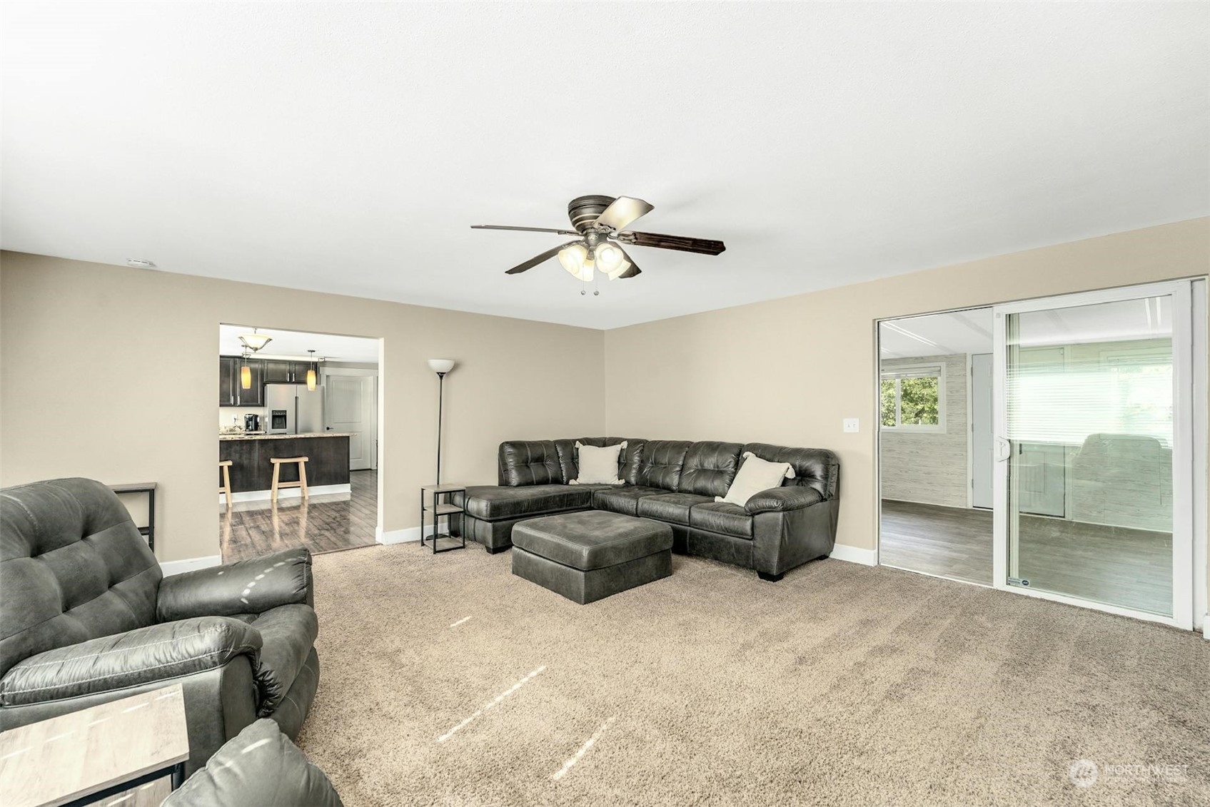 6905 Vickery Avenue Property Photo 5