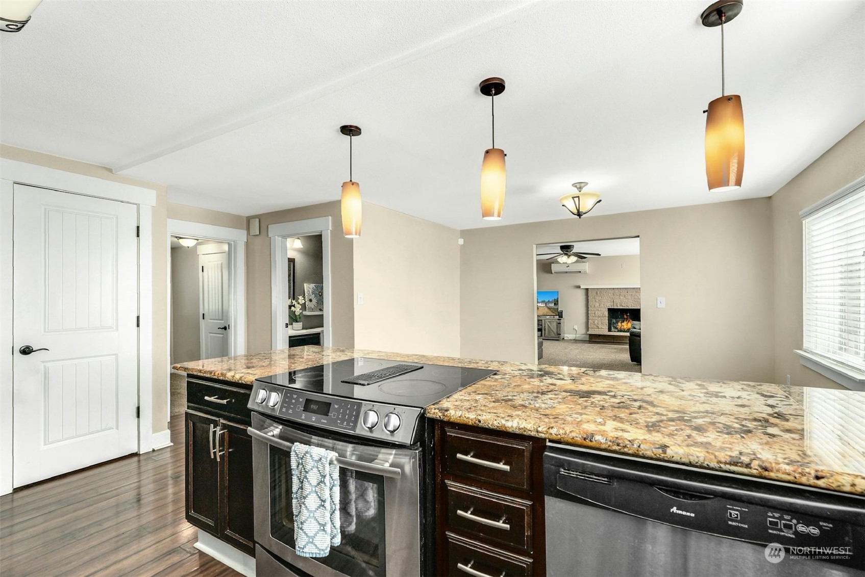 6905 Vickery Avenue Property Photo 10
