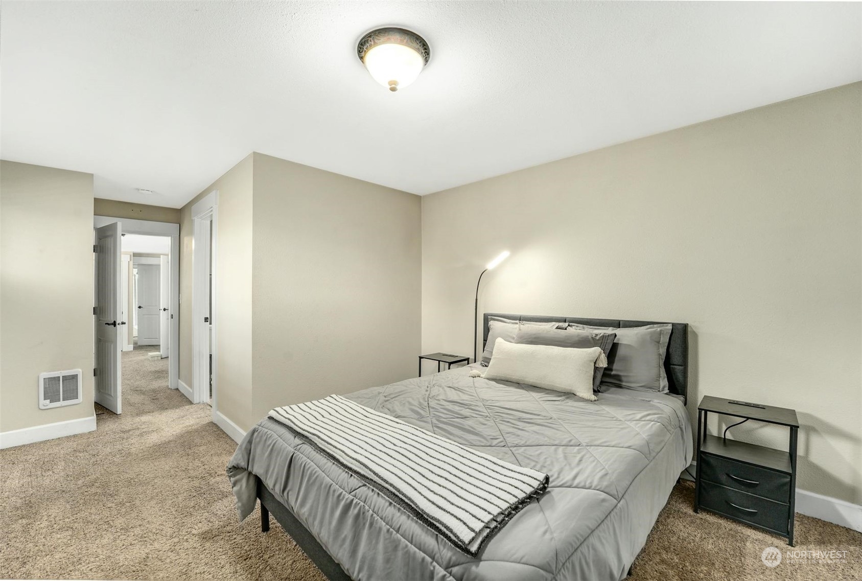 6905 Vickery Avenue Property Photo 18