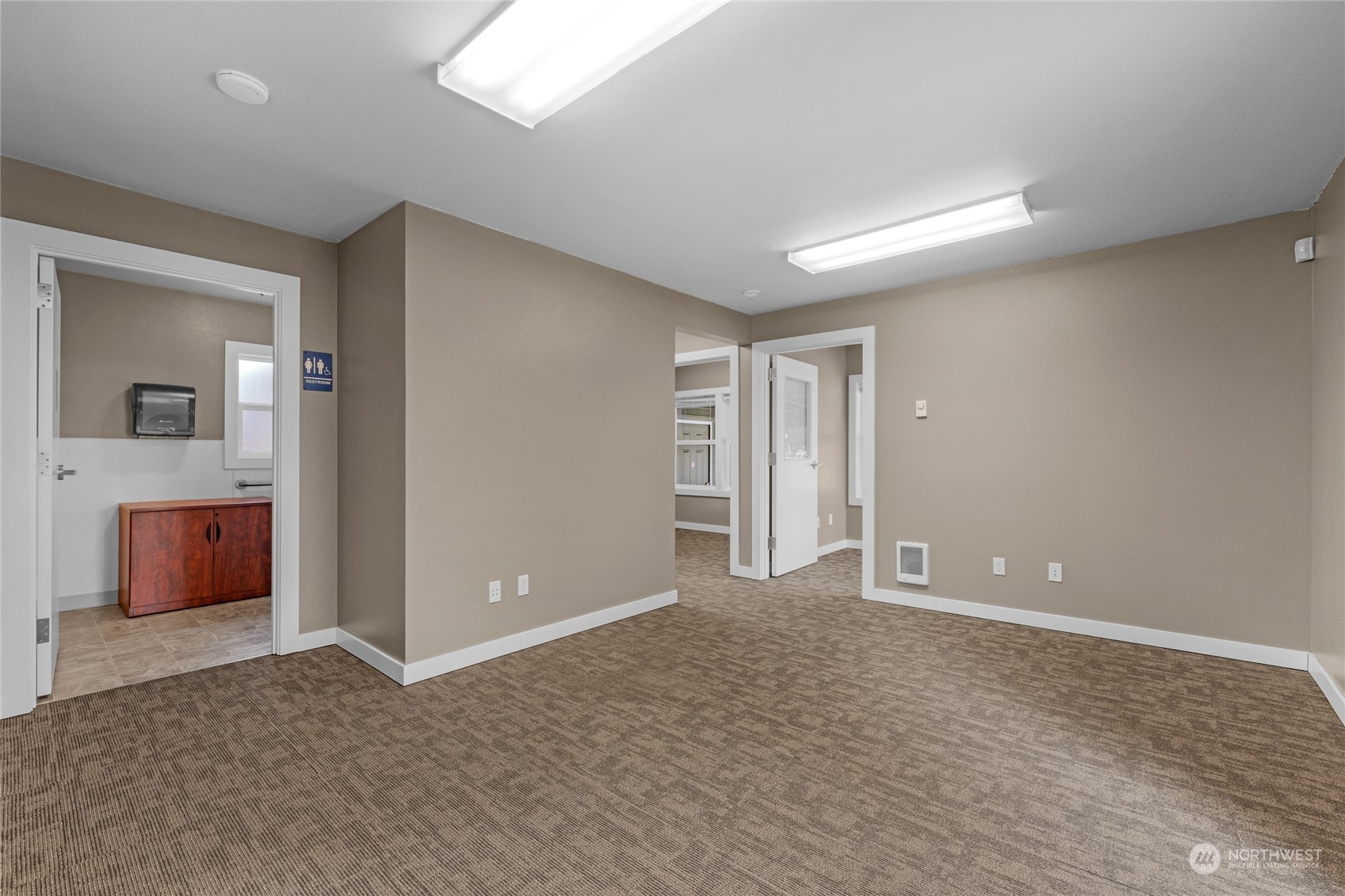 9527 271st Street Property Photo 12