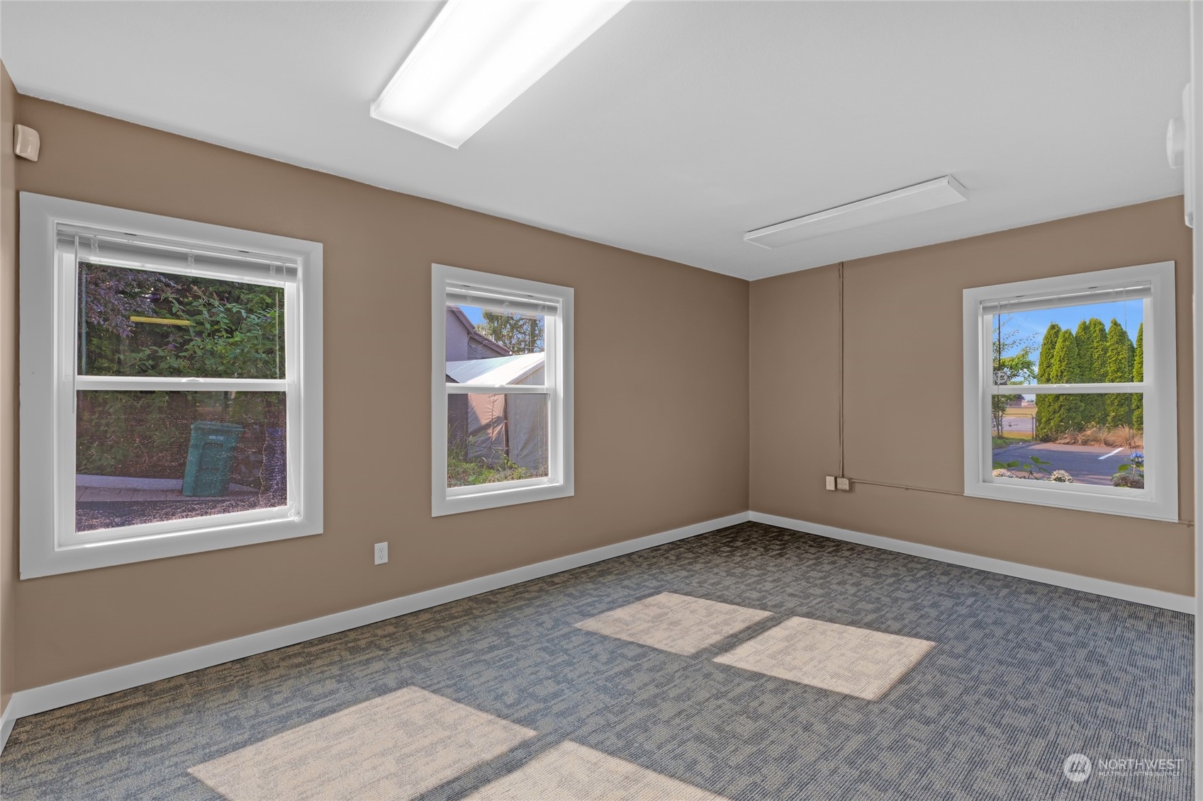 9527 271st Street Property Photo 15