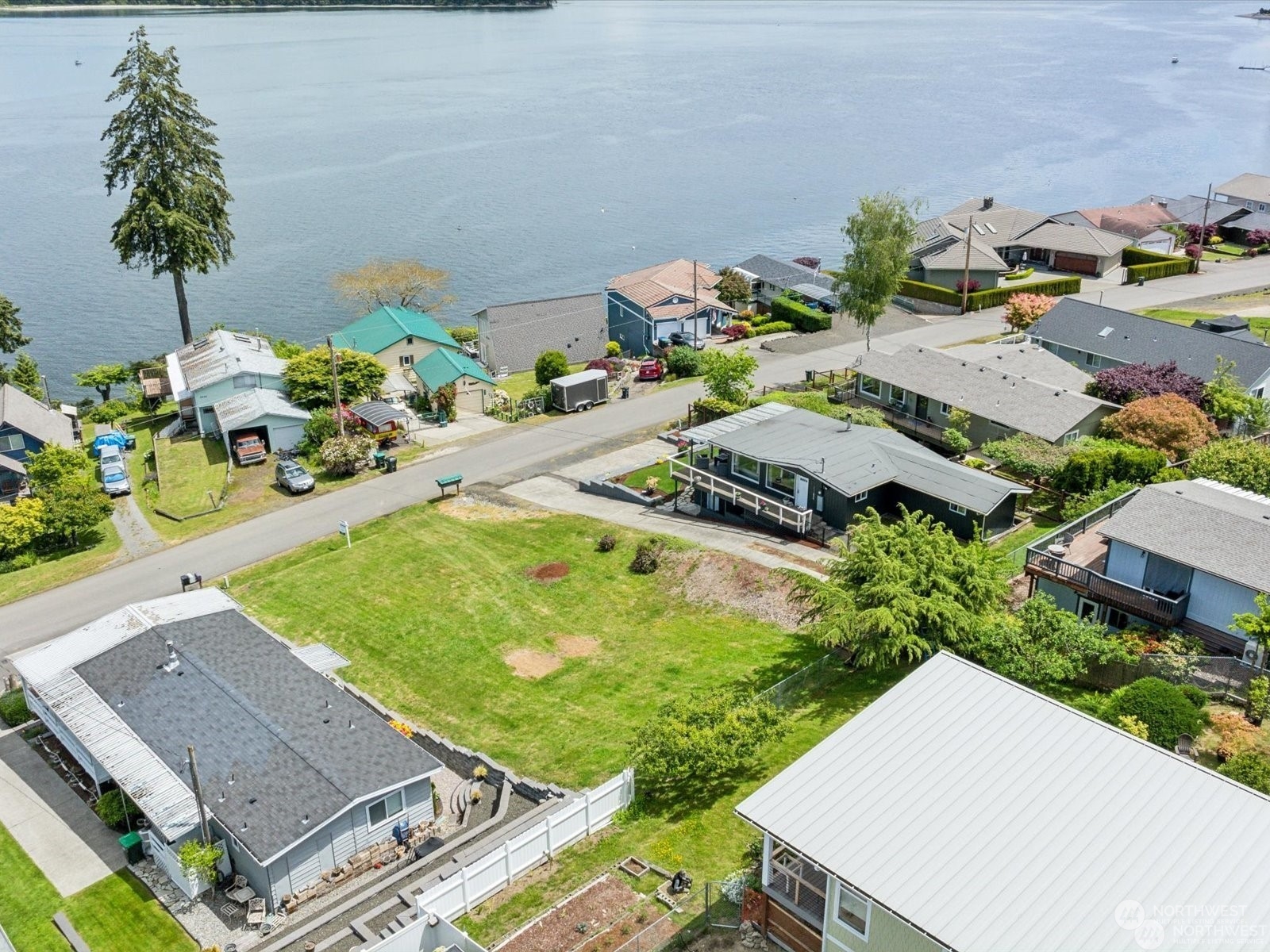 2525 Island Drive Property Photo 4
