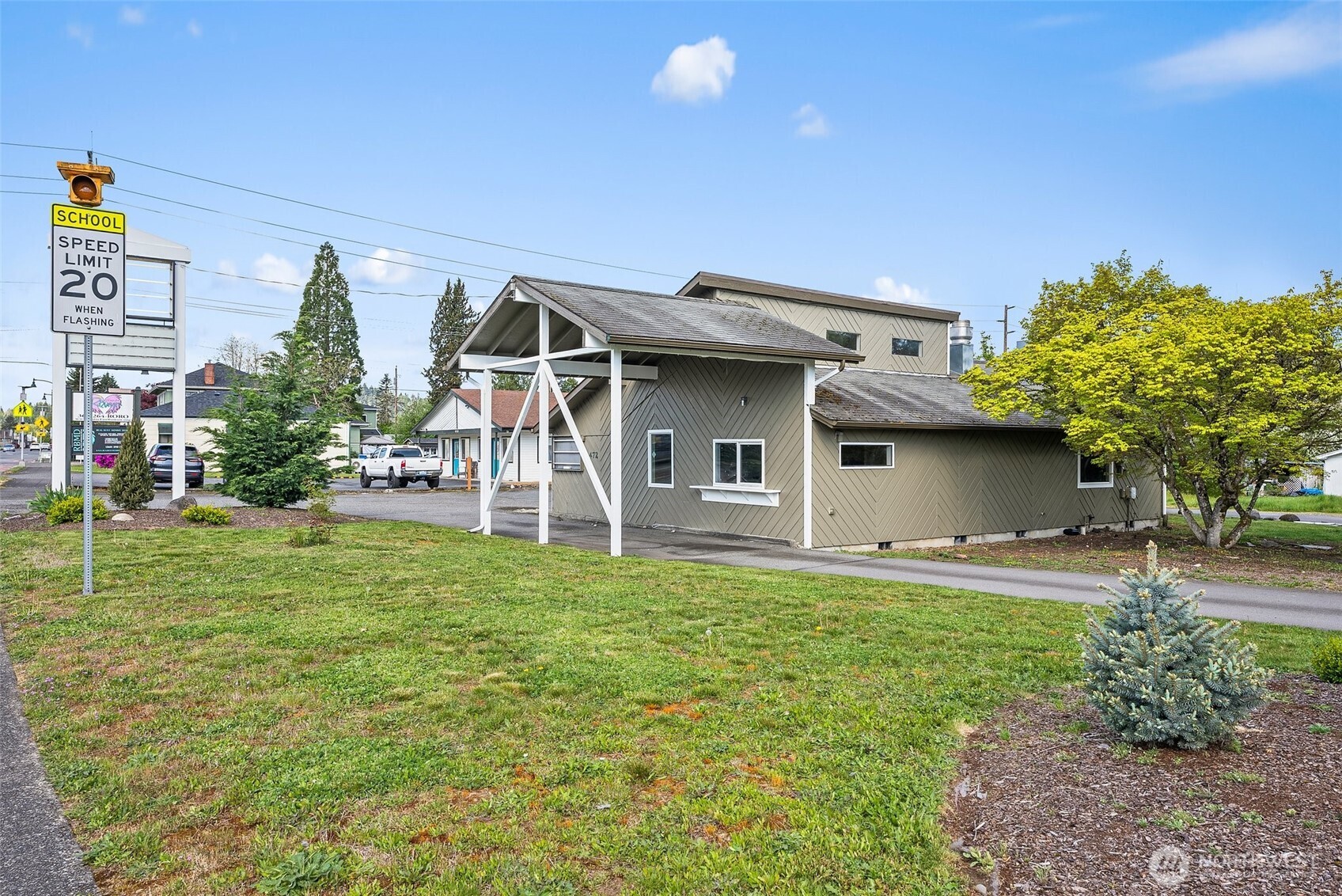 472 Sussex Avenue Property Photo 2