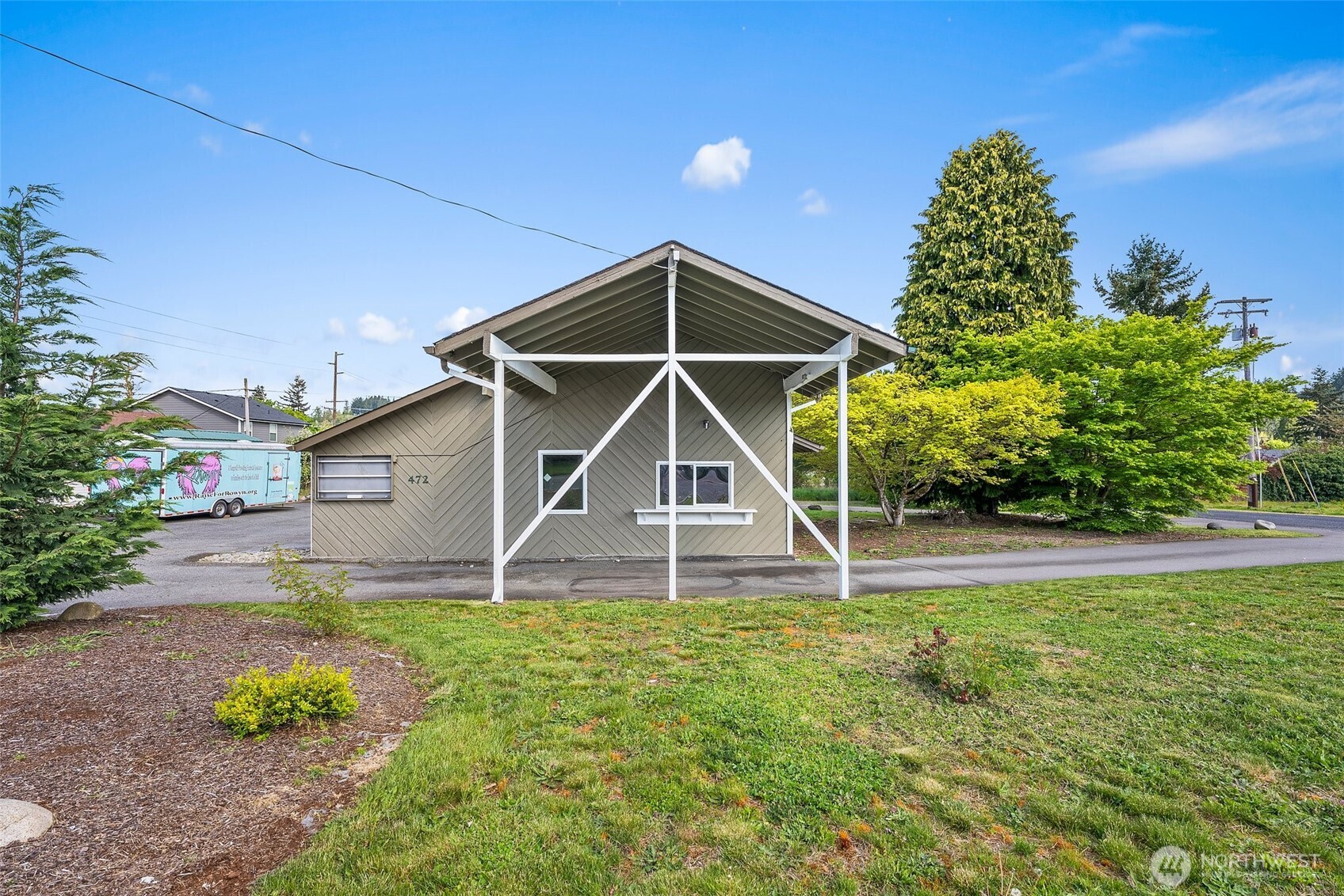 472 Sussex Avenue Property Photo 4