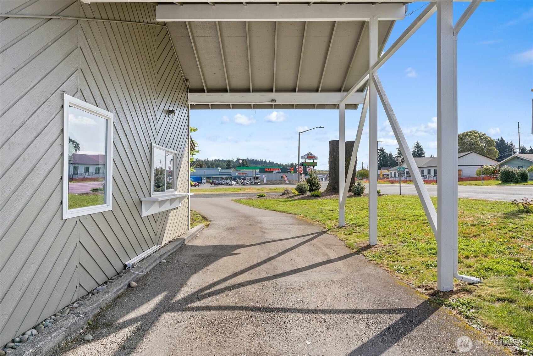 472 Sussex Avenue Property Photo 7