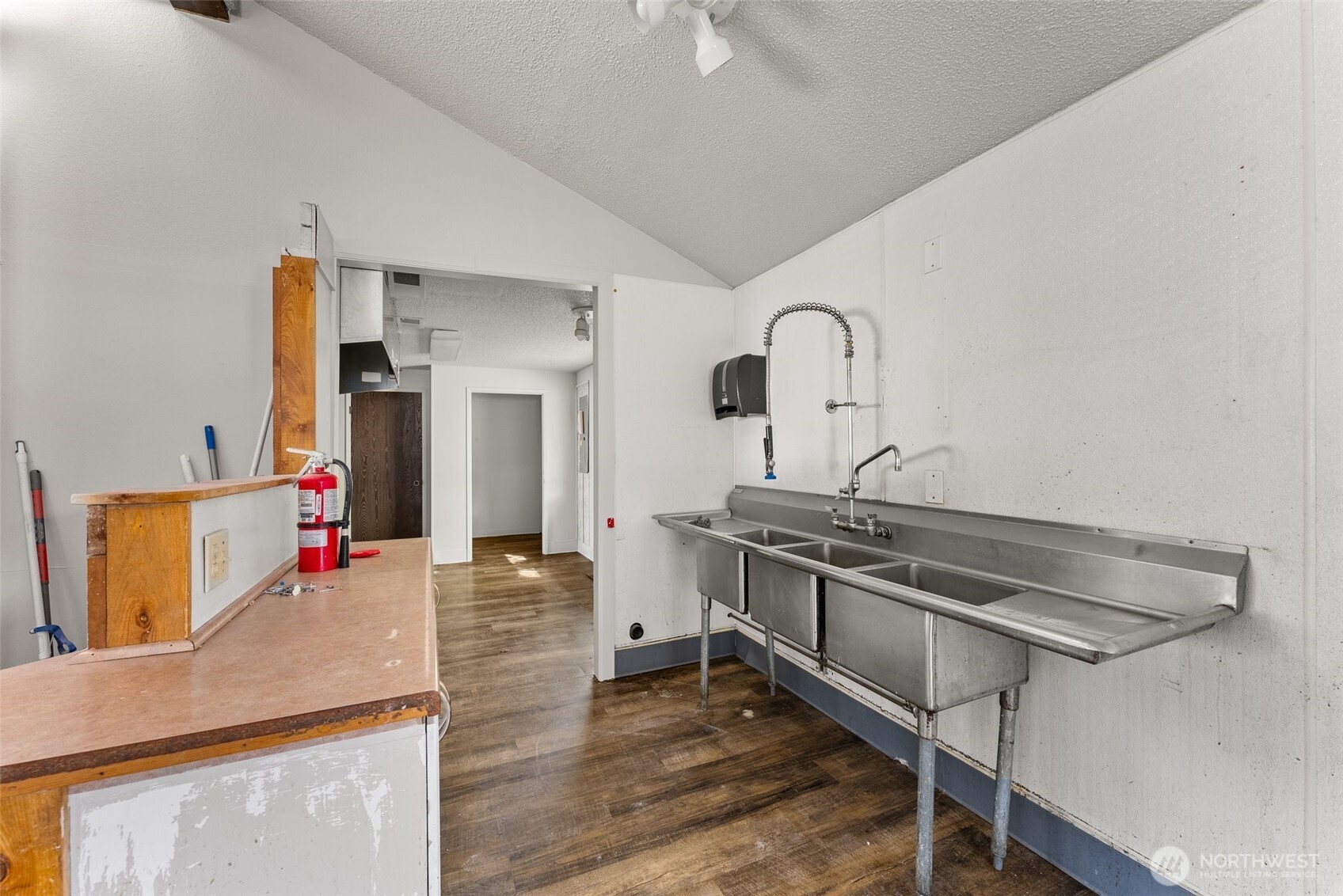 472 Sussex Avenue Property Photo 12